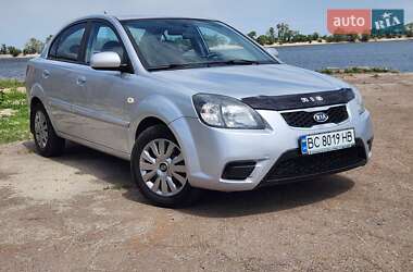 Седан Kia Rio 2010 в Черкассах