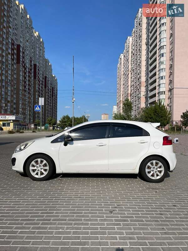 Хэтчбек Kia Rio 2012 в Киеве