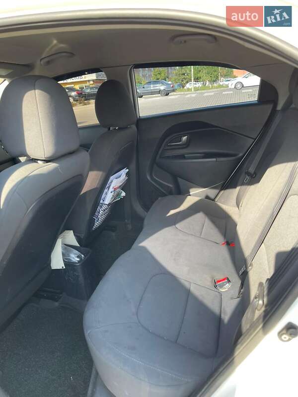 Хэтчбек Kia Rio 2012 в Киеве