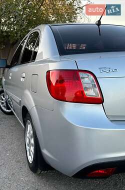Седан Kia Rio 2011 в 