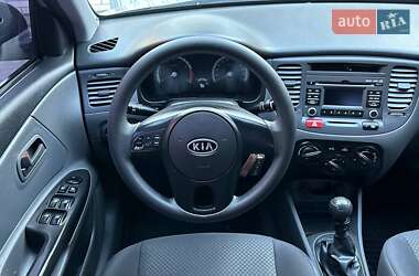 Седан Kia Rio 2011 в 