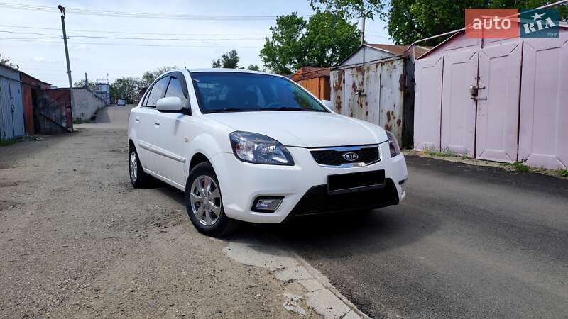 Седан Kia Rio 2011 в 