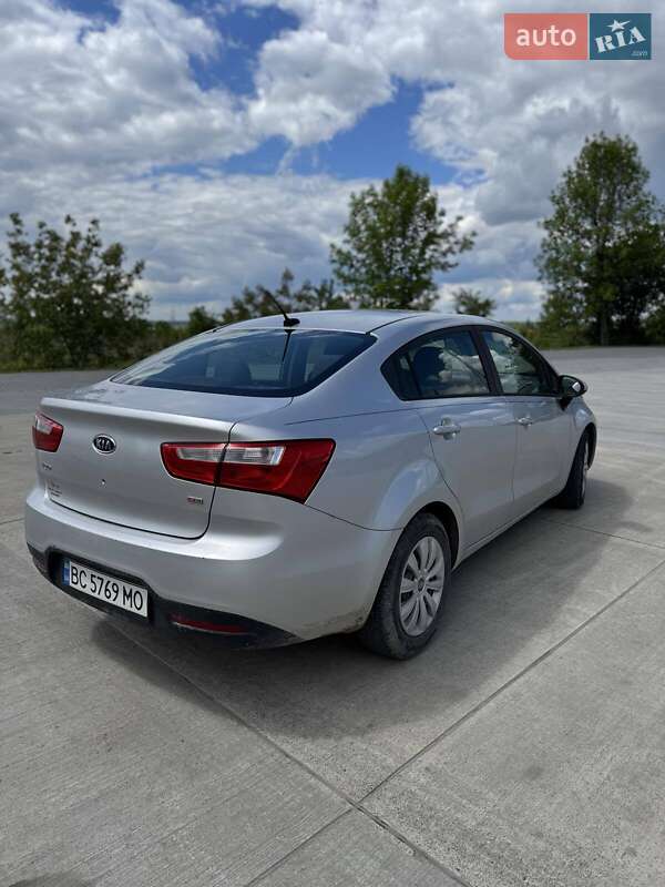 Седан Kia Rio 2012 в Львове