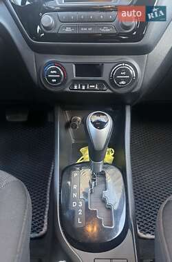 Хэтчбек Kia Rio 2012 в 