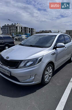 Хэтчбек Kia Rio 2012 в Киеве