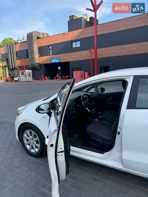 Седан Kia Rio 2016 в Києві