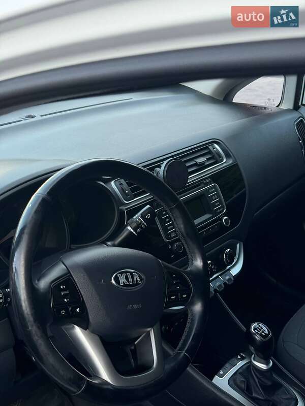 Седан Kia Rio 2016 в Києві