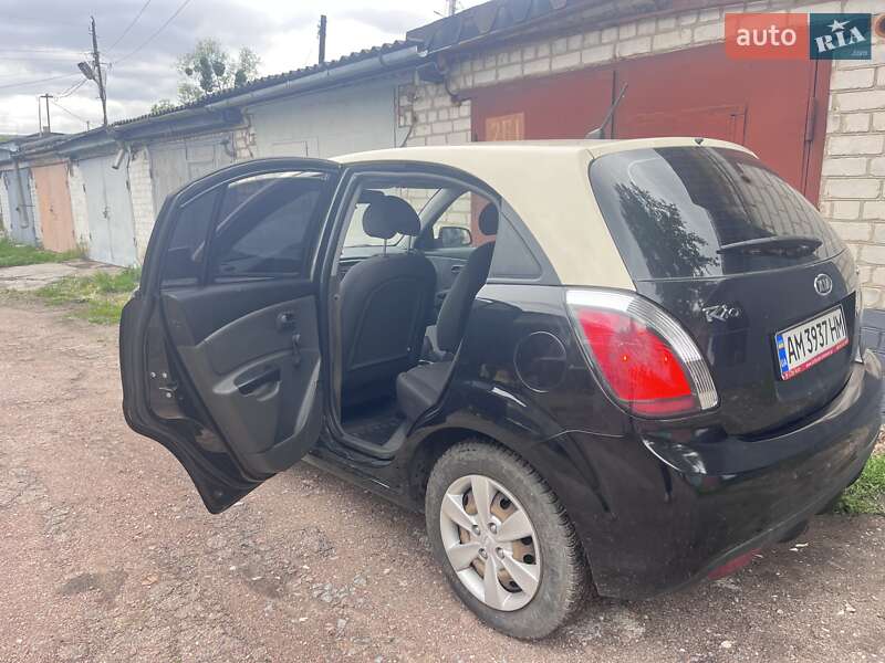 Хэтчбек Kia Rio 2009 в Житомире