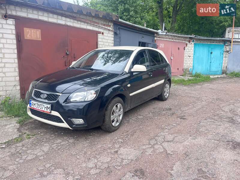Хетчбек Kia Rio 2010 в 
