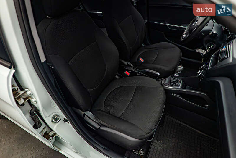 Седан Kia Rio 2012 в Киеве