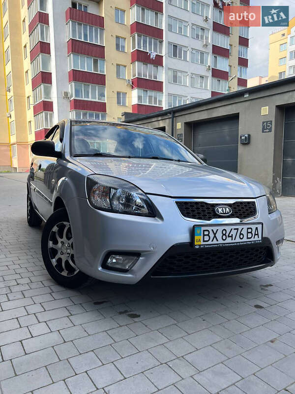 Седан Kia Rio 2010 в Каменец-Подольском