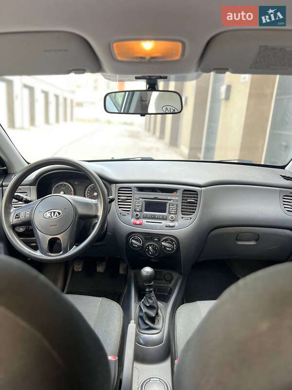 Седан Kia Rio 2010 в Каменец-Подольском