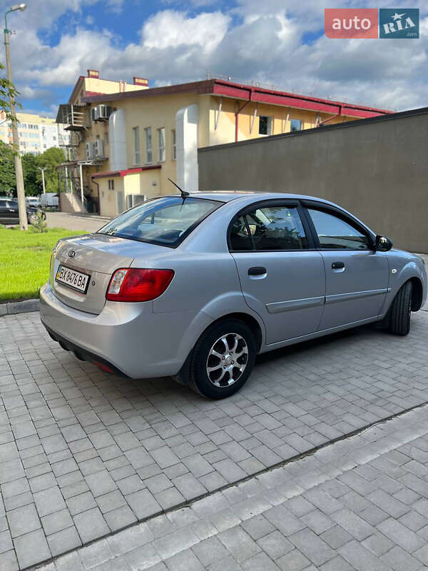 Седан Kia Rio 2010 в Каменец-Подольском