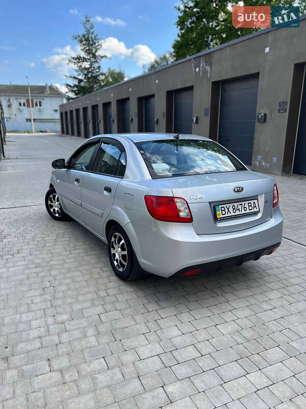 Седан Kia Rio 2010 в Каменец-Подольском