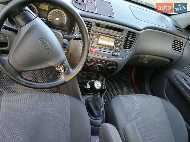 Хэтчбек Kia Rio 2009 в Гадяче