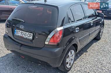 Хэтчбек Kia Rio 2009 в 
