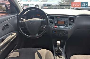 Хэтчбек Kia Rio 2009 в 