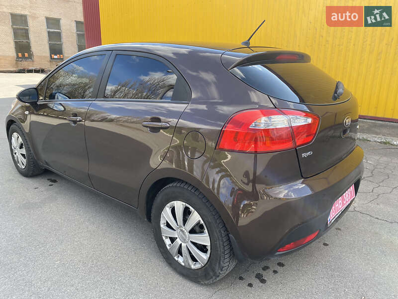 Хэтчбек Kia Rio 2012 в Черновцах