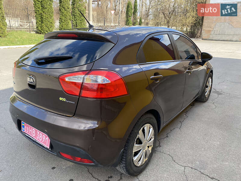Хэтчбек Kia Rio 2012 в Черновцах