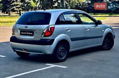Хэтчбек Kia Rio 2007 в 