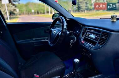 Хэтчбек Kia Rio 2007 в 