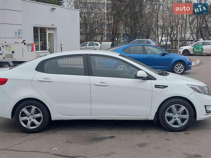 Седан Kia Rio 2013 в Киеве