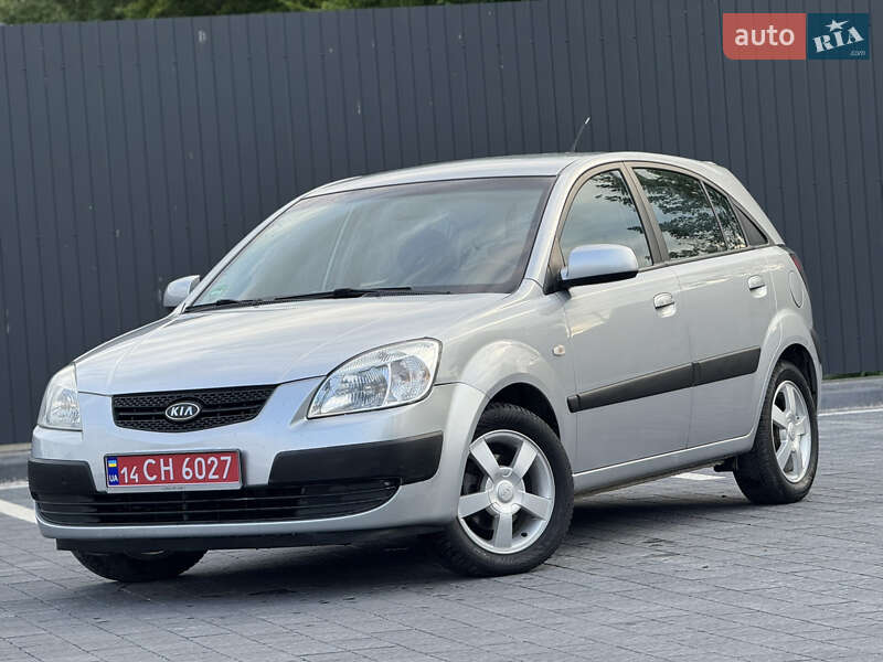 Хэтчбек Kia Rio 2006 в 