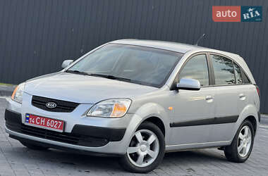 Хэтчбек Kia Rio 2006 в 