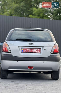 Хэтчбек Kia Rio 2006 в 