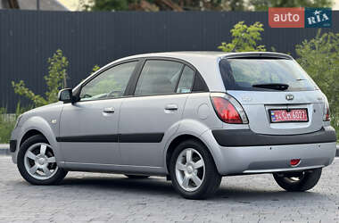 Хэтчбек Kia Rio 2006 в 