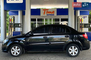 Седан Kia Rio 2010 в Херсоне