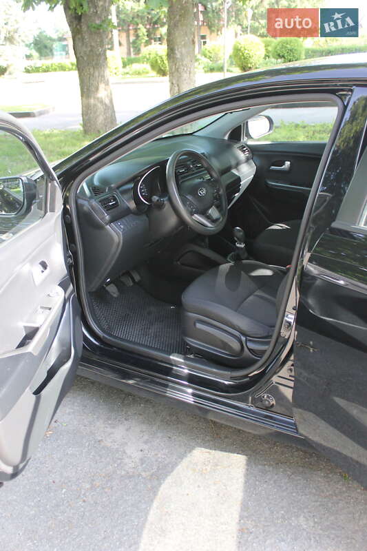 Седан Kia Rio 2013 в Коростишеві