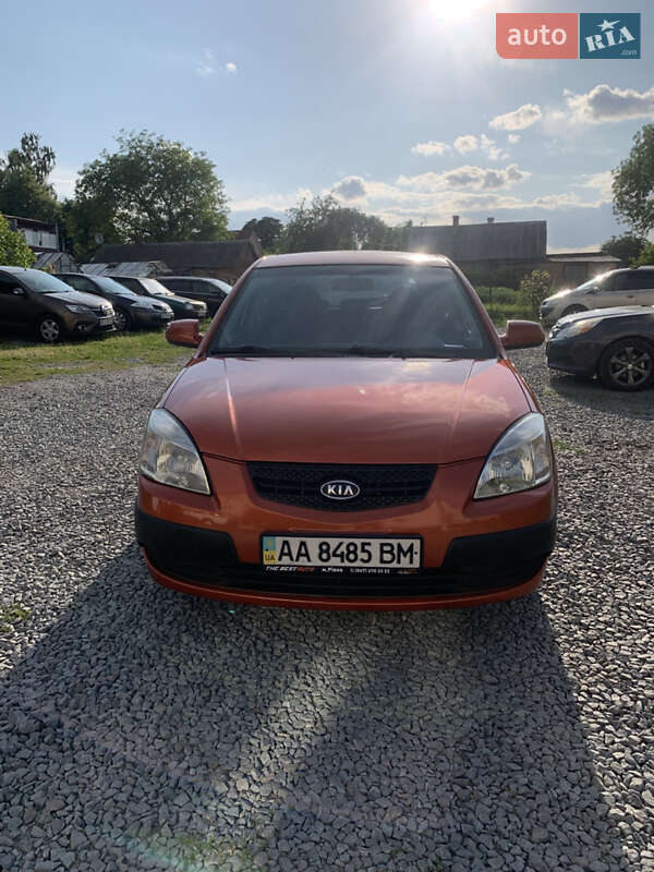 Хэтчбек Kia Rio 2006 в Заре