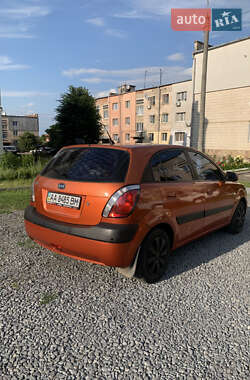 Хэтчбек Kia Rio 2006 в 
