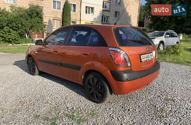 Хэтчбек Kia Rio 2006 в 