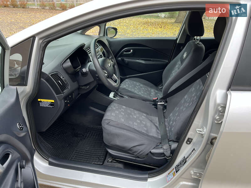 Седан Kia Rio 2015 в Любаре