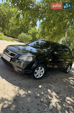 Седан Kia Rio 2010 в Херсоне