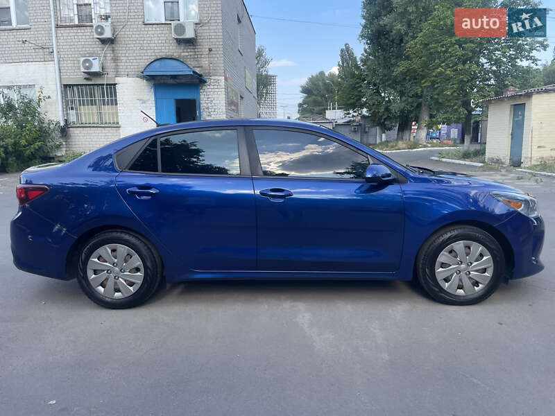 Седан Kia Rio 2018 в Киеве