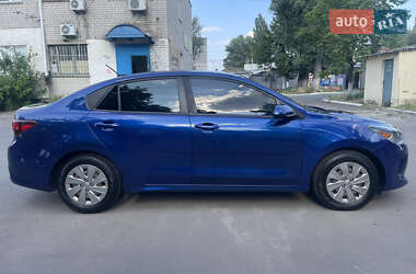 Седан Kia Rio 2018 в 