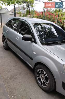 Хэтчбек Kia Rio 2006 в Первомайске