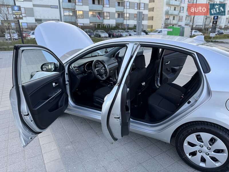 Седан Kia Rio 2013 в Києві