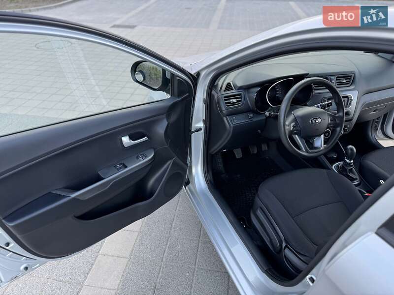 Седан Kia Rio 2013 в Києві
