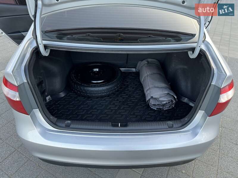 Седан Kia Rio 2013 в Києві