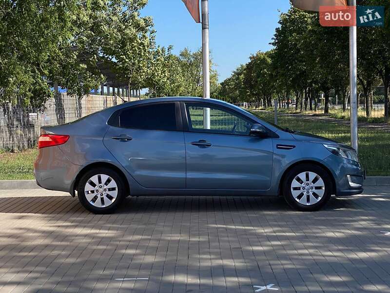 Седан Kia Rio 2013 в Днепре