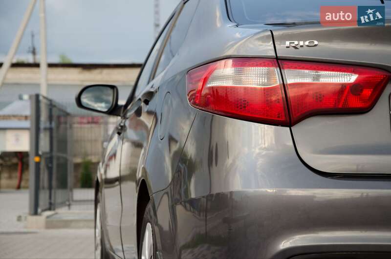 Седан Kia Rio 2011 в Сарнах