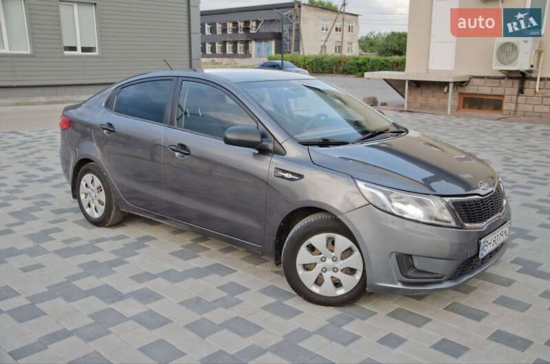Седан Kia Rio 2011 в Сарнах