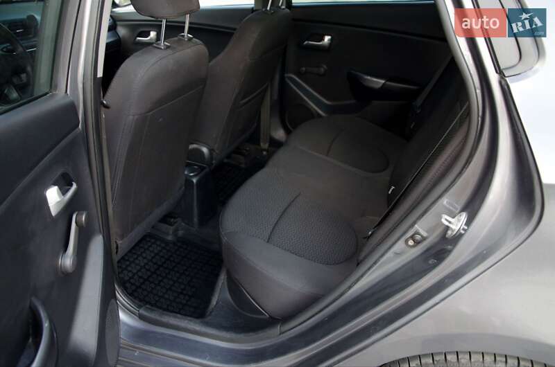 Седан Kia Rio 2011 в Сарнах
