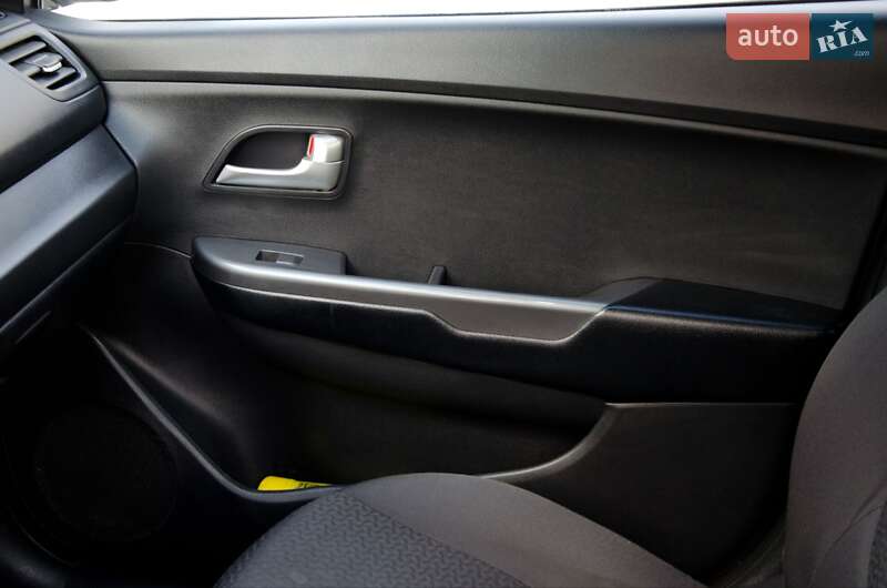 Седан Kia Rio 2011 в Сарнах