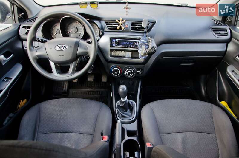 Седан Kia Rio 2011 в Сарнах