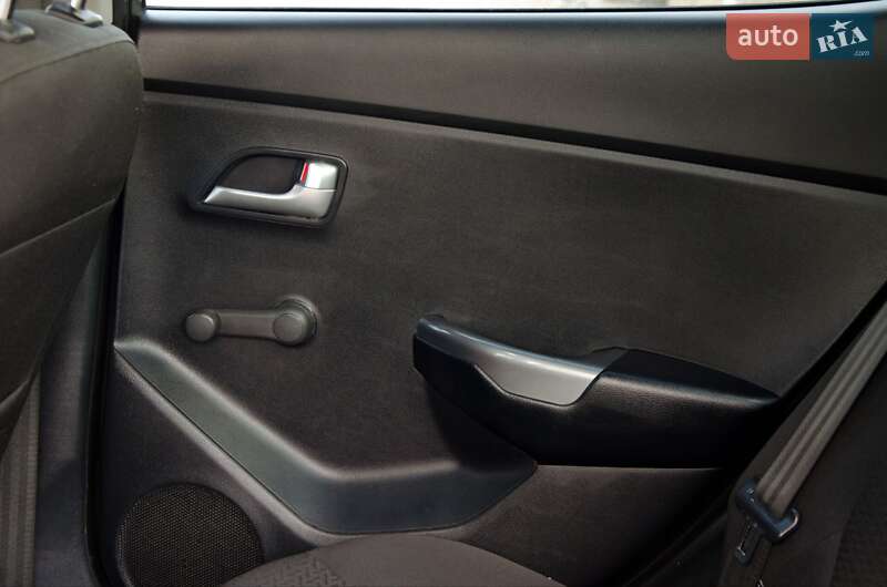 Седан Kia Rio 2011 в Сарнах